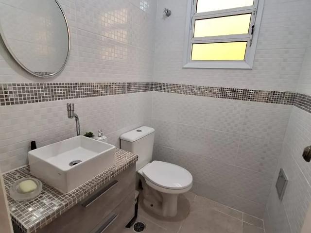 Casa / Sobrado para Venda em Praia Grande/SP Guilhermina 3 Quartos
