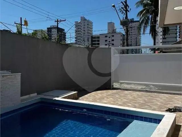 Casa / Sobrado para Venda em Praia Grande/SP Guilhermina 3 Quartos