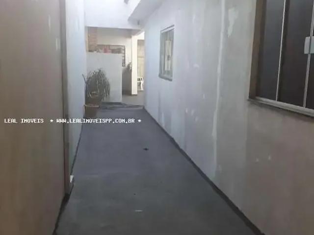 Casa / Sobrado para Venda em Presidente Prudente/SP Brasil Novo 4 Quartos