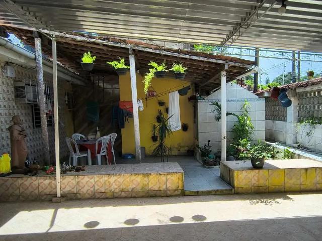Casa / Sobrado para Venda em Recife/PE Barro 3 Quartos