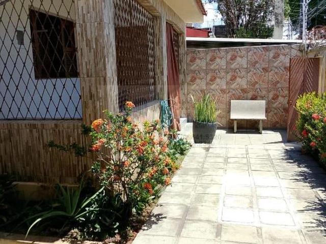 Casa / Sobrado para Venda em Recife/PE Campo Grande 3 Quartos