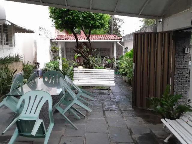Casa / Sobrado para Venda em Recife/PE Casa Forte 4 Quartos