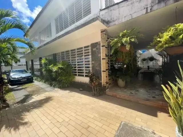 Casa / Sobrado para Venda em Recife/PE Graças 6 Quartos