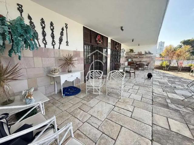 Casa / Sobrado para Venda em Recife/PE Hipódromo 6 Quartos