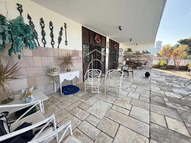 Casa / Sobrado para Venda em Recife/PE Hipódromo 6 Quartos