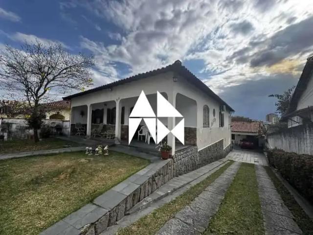 Casa / Sobrado para Venda em Resende/RJ Montese 4 Quartos