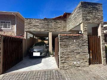 Casa / Sobrado para Venda em Rio das Ostras/RJ Extensão do Bosque 3 Quartos