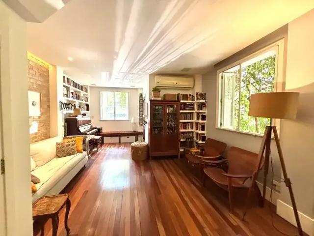 Casa / Sobrado para Venda em Rio de Janeiro/RJ Humaitá 2 Quartos