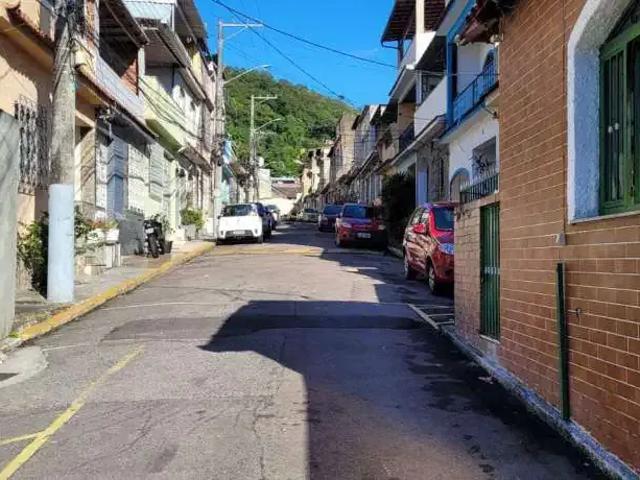 Casa / Sobrado para Venda em Rio de Janeiro/RJ Vaz Lobo 2 Quartos
