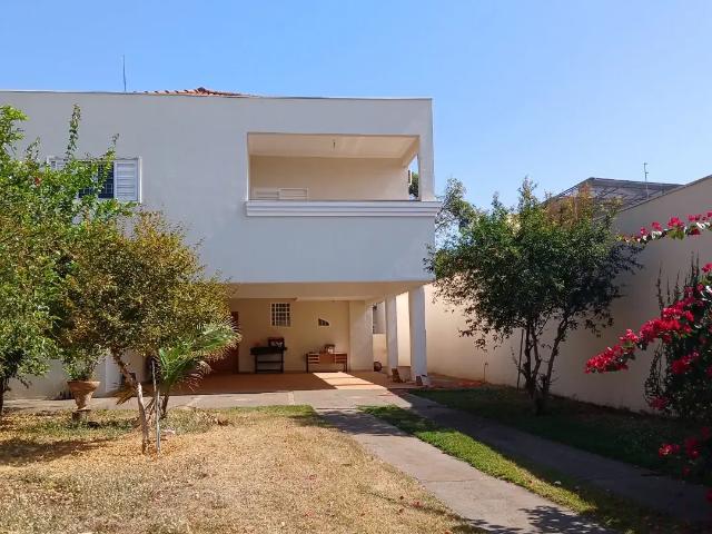 Casa / Sobrado para Venda em Ribeirão Preto/SP Vila Tibério 5 Quartos