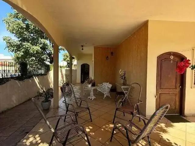 Casa / Sobrado para Venda em Rondonópolis/MT Jardim Guanabara 4 Quartos