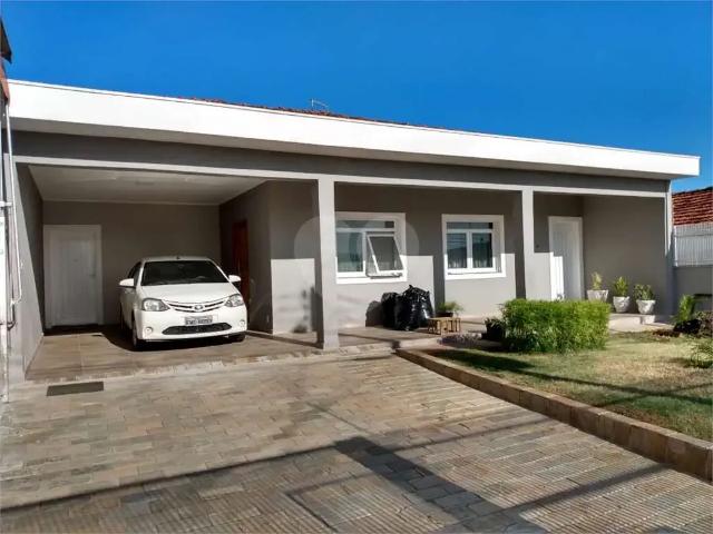 Casa / Sobrado para Venda em São Carlos/SP Centro 4 Quartos