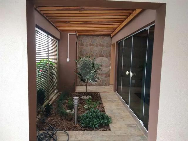 Casa / Sobrado para Venda em São Carlos/SP Chácara São João 3 Quartos