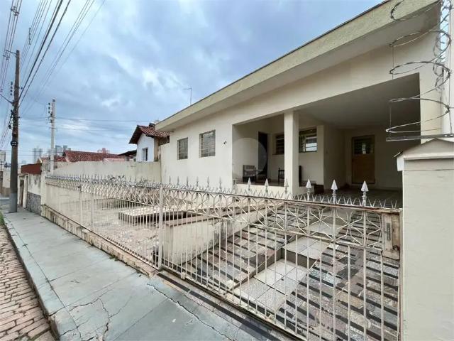 Casa / Sobrado para Venda em São Carlos/SP Cidade Jardim 3 Quartos