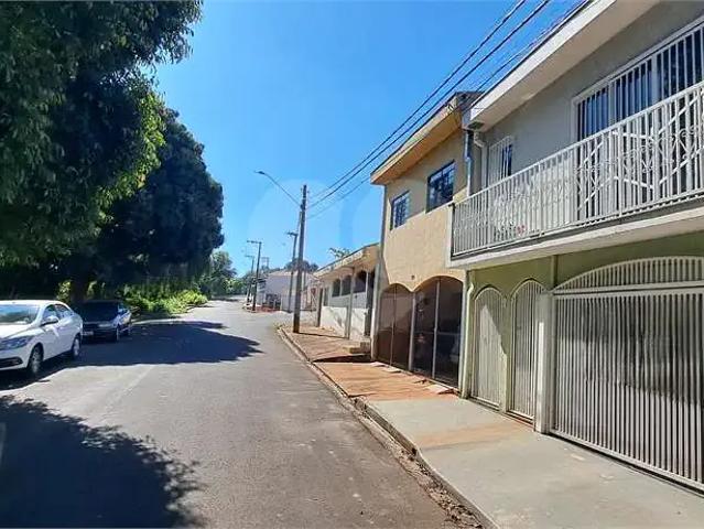 Casa / Sobrado para Venda em São Carlos/SP Jardim Medeiros 3 Quartos