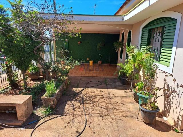 Casa / Sobrado para Venda em São Carlos/SP Jardim Bandeirantes 2 Quartos