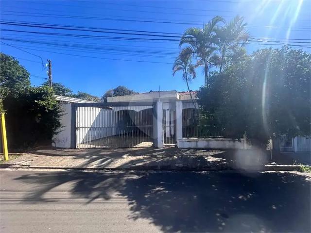 Casa / Sobrado para Venda em São Carlos/SP Jardim São João Batista 3 Quartos