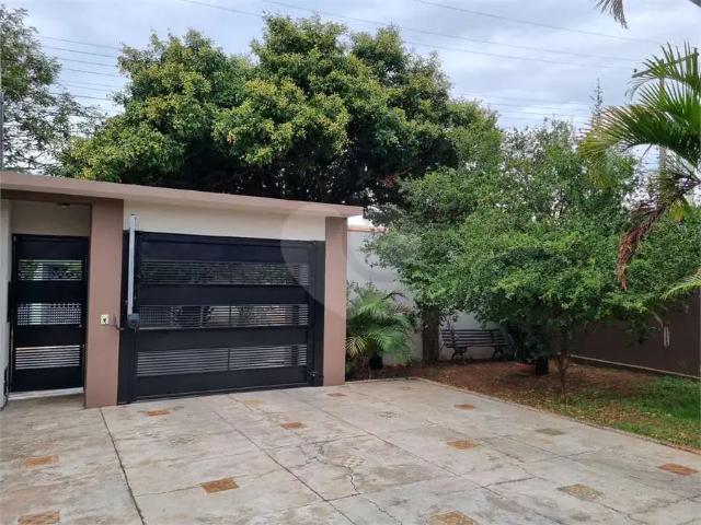 Casa / Sobrado para Venda em São Carlos/SP Parque Primavera 3 Quartos