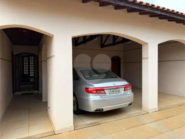 Casa / Sobrado para Venda em São Carlos/SP Planalto Paraíso 6 Quartos