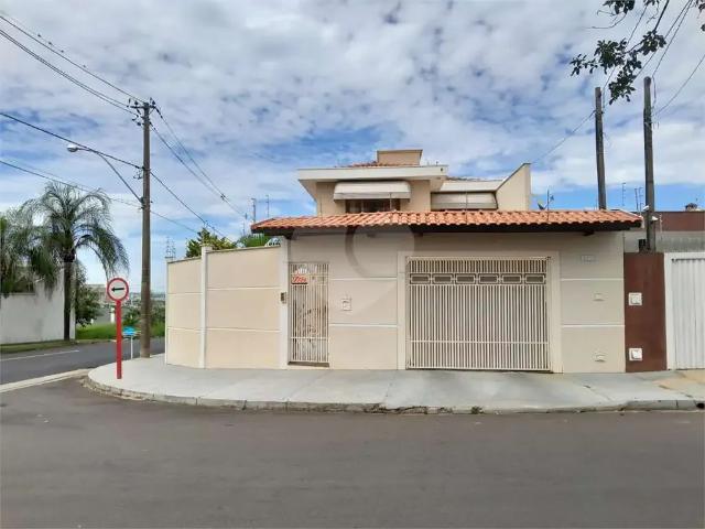 Casa / Sobrado para Venda em São Carlos/SP Planalto Paraíso 3 Quartos
