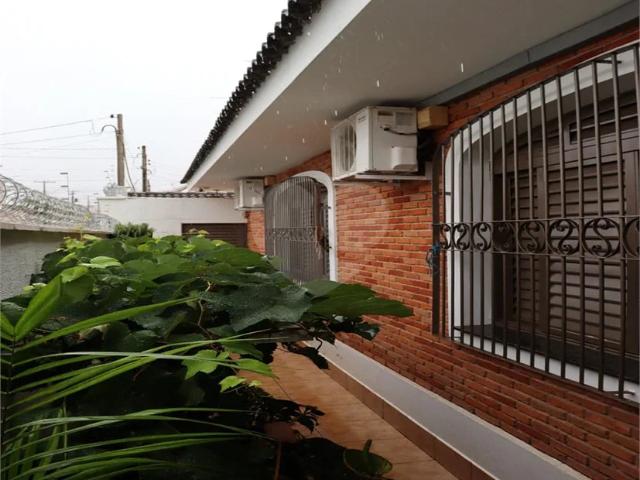 Casa / Sobrado para Venda em São Carlos/SP Vila Prado 4 Quartos