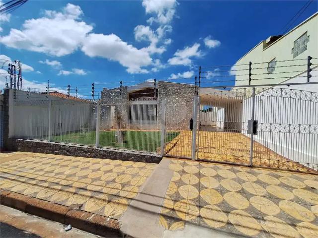 Casa / Sobrado para Venda em São Carlos/SP Vila Prado 3 Quartos