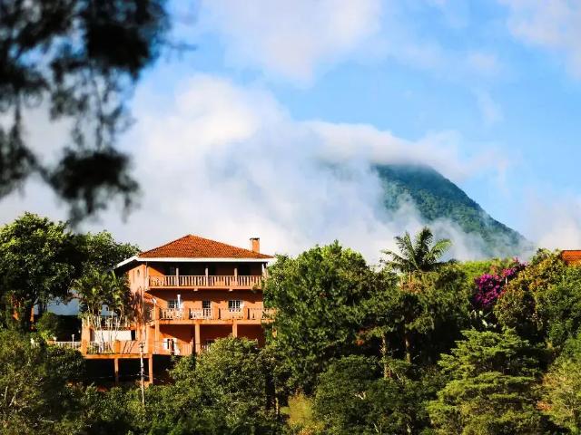 Casa / Sobrado para Venda em São Bento do Sapucaí/SP Residencial Village Serrano 5 Quartos