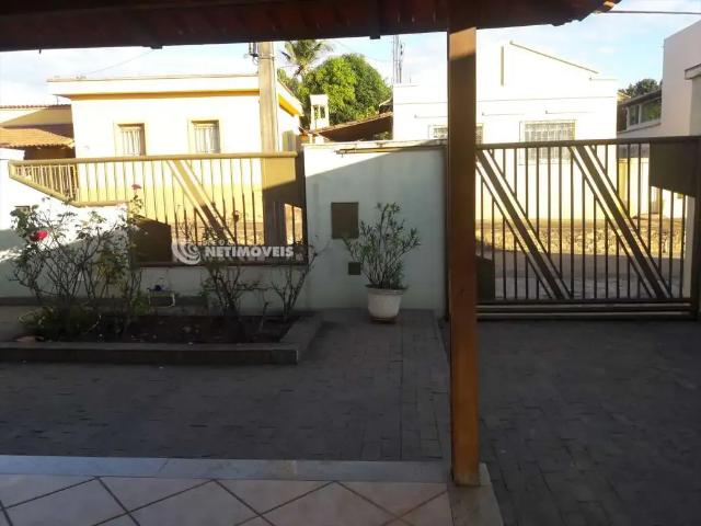 Casa / Sobrado para Venda em São Gonçalo do Pará/MG Centro 7 Quartos