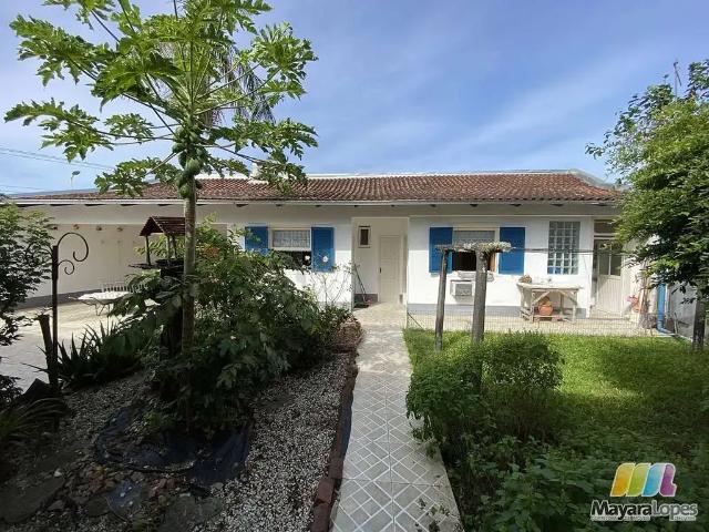 Casa / Sobrado para Venda em São Francisco do Sul/SC Centro 4 Quartos
