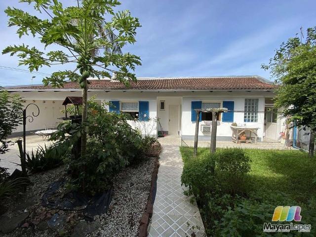 Casa / Sobrado para Venda em São Francisco do Sul/SC Centro 4 Quartos