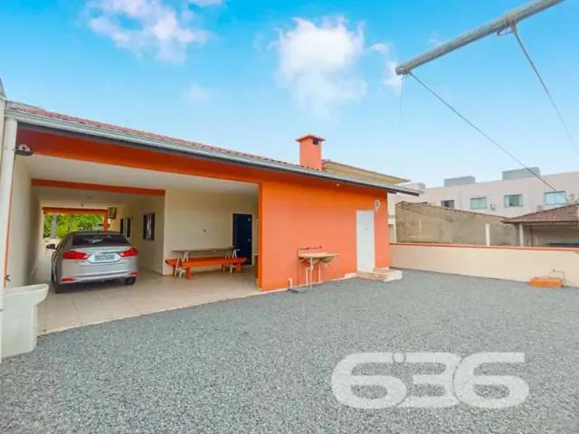 Casa / Sobrado para Venda em São Francisco do Sul/SC Ubatuba 4 Quartos