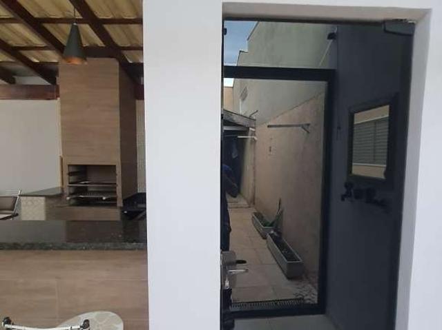 Casa / Sobrado para Venda em São João da Boa Vista/SP Jardim Primavera 3 Quartos