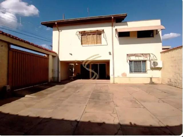 Casa / Sobrado para Venda em São José do Rio Pardo/SP Vila Brasil 3 Quartos