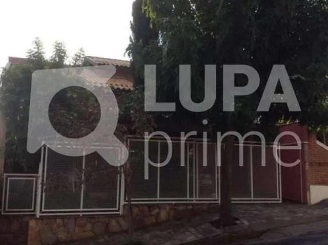 Casa / Sobrado para Venda em São José do Rio Pardo/SP Centro 3 Quartos