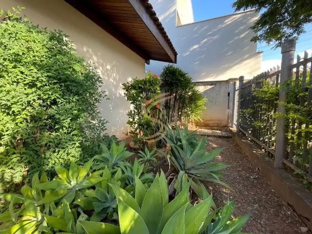 Casa / Sobrado para Venda em São José do Rio Pardo/SP Centro 4 Quartos