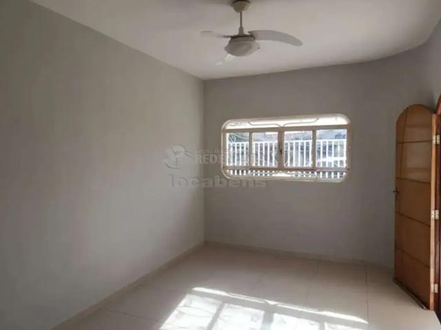 Casa / Sobrado para Venda em São José do Rio Preto/SP Solo Sagrado 3 Quartos