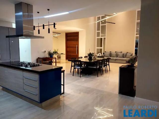 Casa / Sobrado para Venda em São José dos Campos/SP Condomínio Residencial Altos da Quinta 4 Quartos