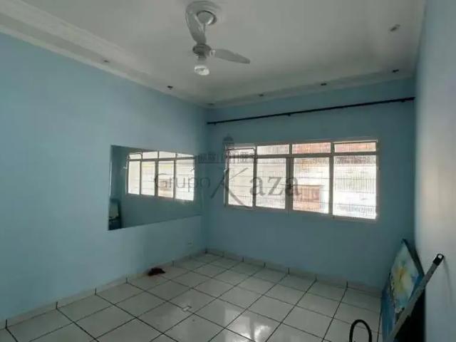 Casa / Sobrado para Venda em São José dos Campos/SP Centro 6 Quartos