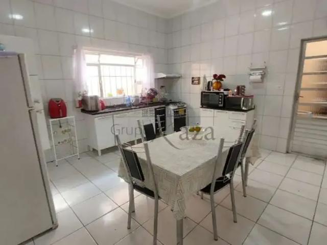 Casa / Sobrado para Venda em São José dos Campos/SP Cidade Morumbi 3 Quartos