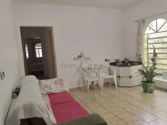 Casa / Sobrado para Venda em São José dos Campos/SP Cidade Morumbi 3 Quartos
