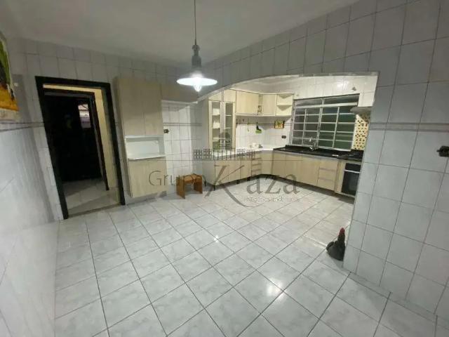 Casa / Sobrado para Venda em São José dos Campos/SP Cidade Morumbi 3 Quartos