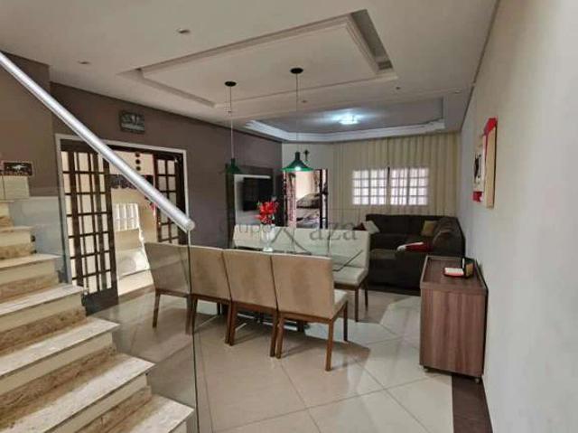 Casa / Sobrado para Venda em São José dos Campos/SP Cidade Morumbi 3 Quartos