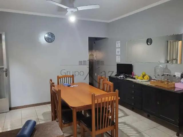 Casa / Sobrado para Venda em São José dos Campos/SP Cidade Morumbi 2 Quartos