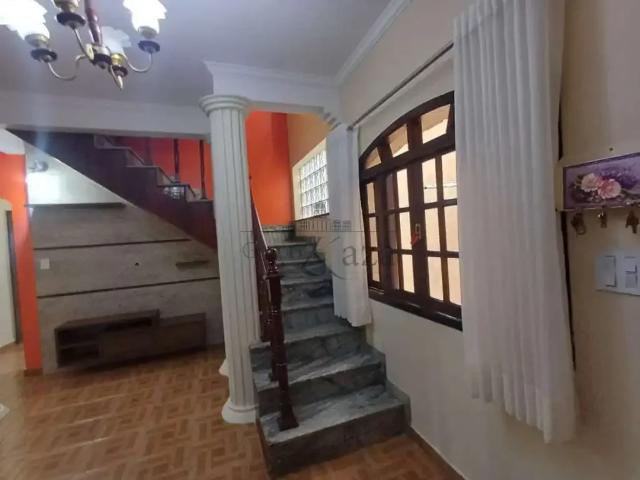 Casa / Sobrado para Venda em São José dos Campos/SP Cidade Morumbi 4 Quartos