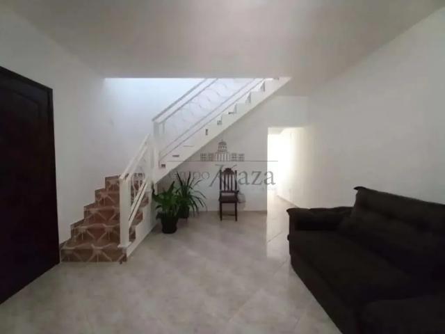 Casa / Sobrado para Venda em São José dos Campos/SP Cidade Morumbi 4 Quartos
