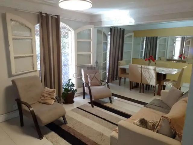 Casa / Sobrado para Venda em São José dos Campos/SP Cidade Vista Verde 3 Quartos