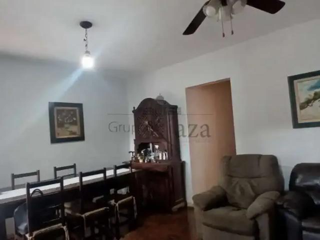 Casa / Sobrado para Venda em São José dos Campos/SP Cidade Vista Verde 3 Quartos