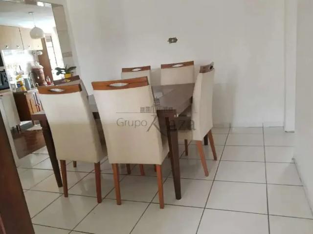 Casa / Sobrado para Venda em São José dos Campos/SP Alto da Ponte 4 Quartos