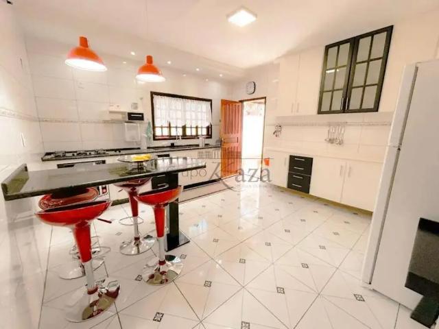 Casa / Sobrado para Venda em São José dos Campos/SP Bosque dos Eucaliptos 3 Quartos