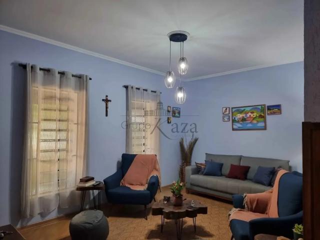 Casa / Sobrado para Venda em São José dos Campos/SP Bosque dos Eucaliptos 3 Quartos